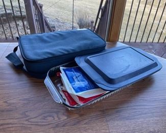 REDUCED! $7.50 NOW, WAS $10.00................Pyrex 9 x 13 Pan and Warming/Cooling Bag (S065)