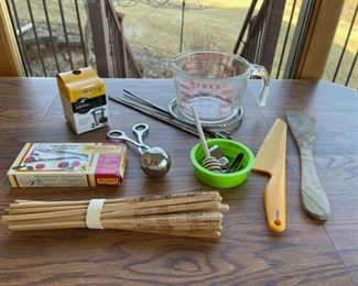 REDUCED! $4.50 NOW, WAS $6.00.....................Kitchenware, Chopsticks and more (S060)