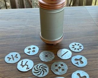 CLEARANCE ! $3.00 NOW, WAS $14.00........................Vintage Cookie Press (S061)