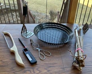 REDUCED! $6.00 NOW, WAS $8.00..................Grilling Accessories (S059)
