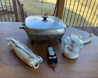 REDUCED! $7.50 NOW, WAS $10.00....................Grinder, Electric Knife and Electric Fry Pan (S055)