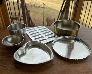 REDUCED! $4.50 NOW, WAS $6.00...................Stainless Steel Bowls, Tart Pans and more (S052)