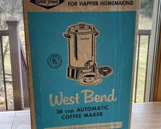 HALF OFF! $7.00 NOW, WAS $14.00....................West Bend Coffee Maker (S045)