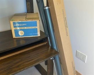CLEARANCE ! $6.00 NOW, WAS $30.00....................Arequipt 100 Series Projector and Screen (S165)