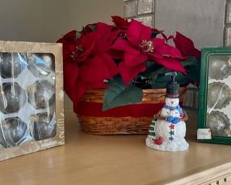 CLEARANCE! $2.00 NOW, WAS $6.00...............Christmas Decor (S146)