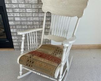 CLEARANCE ! $15.00 NOW, WAS $50.00.....................Rocking Chair (S144)
