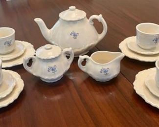 REDUCED! $4.50 NOW, WAS $6.00......................Mini Tea Set (S123)