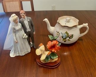 CLEARANCE ! $3.00 NOW, WAS $12.00....................Teapot, Bride and Groom and Butterfly Decor (S117)