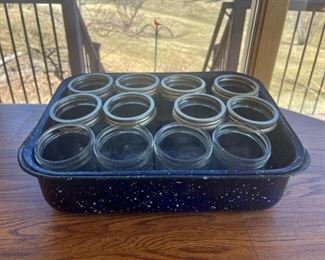 REDUCED! $6.00 NOW, WAS $8.00...............Jars and Roaster (S097)