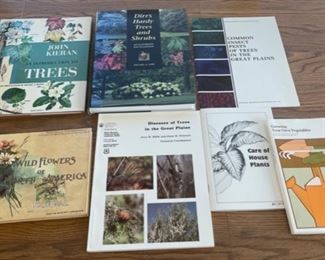 CLEARANCE ! $2.00 NOW, WAS $8.00.......................Gardening Books (S093)
