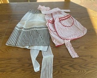 HALF OFF! $6.00 NOW, WAS $12.00..................Vintage Aprons (S089)