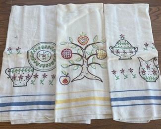HALF OFF! $6.00 NOW, WAS $12.00...............Embroidered Towels (S086)