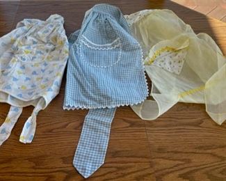 HALF OFF! $6.00 NOW, WAS $12.00...............Vintage Aprons (S088)