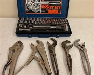 HALF OFF! $12.50 NOW, WAS $25.00....................Ratchet Socket Set and more (S395)