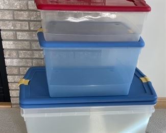$15.00.................4 Tubs, 2 large, 1 medium and 1 small (S337)