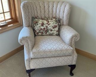 HALF OFF! $100.00 NOW, WAS $200.00................Side Chair , like new (S334)