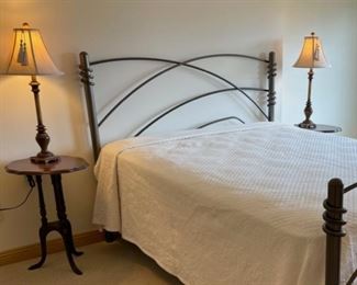 REDUCED! $150.00 NOW, WAS $200.00...................Queen Bed (S325)