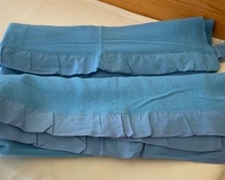 CLEARANCE ! $10.00 NOW, WAS $40.00..............2 Faribo Twin Wool Blankets (S292)