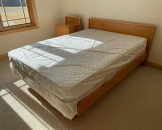 CLEARANCE ! $75.00 NOW, WAS $150.00................Full Bedroom Set: Full Bed, Nightstand and Dresser. Dresser measurements: 45" x 17", 34 1/2" tall (S336)