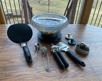 $6.00..............Kitchenware (S069)