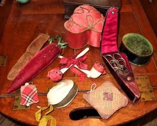 More antique sewing accessories 