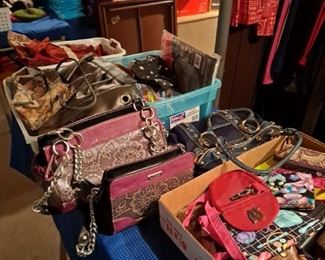 Women's purses, handbags, carryalls, clutches, wallets