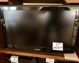 Lot 6064. $100.00 Samsung TV Model LN-T3253H Model Code LNT3253 HX/XAA with Remote