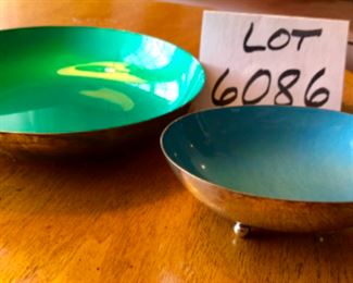 Lot 6086 $50.00. 4 pcs.1960's era Reed & Barton Enameled over silver: 1) Footed Blue Oval Dish #143. 5" x 4". 2) Green Dish #194 7.5" diameter. 3) Somerset Pewter cup 3"d x 2..5" t, 4) 3x9 Enamelware Painted Tray - Pretty band of flowers on a pearl background