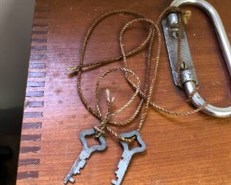 Lot 6094. $150.00. Vintage Bausch & Lomb Optical Co, Rochester, NY Microscope, in hand-crafted wood carry box. XD8493, 16033-433 Microscope 13"t x 7"w x 8" deep