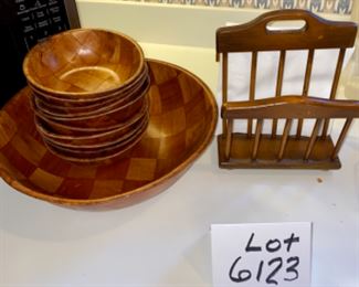 Lot 6123. $18.00 Vintage Wood Weave Salad Bowls (10) w/serving bowl and napkin holder