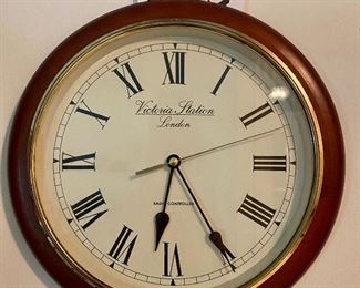 Lot 6195. $30.00. Victoria Station London "Radio Controlled" Wall Clock. Battery Operated.