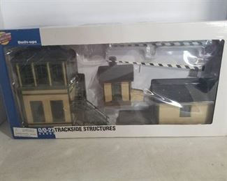 Walthers Trackside Structures Set