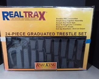 Rail King Real Trax 24-Piece Graduated Tressle Set in Box