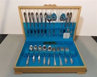 Vintage Tudor Plate Oneida Community Silversmiths Silverware Set With Anti - Tarnish Chest