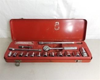 Fleet Quality Tools Factory Guaranteed Made in America Rachet Set with Different Socket Sizes