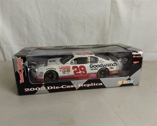 2002 Diecast Replica 1:24 Scale Team Caliber Pit Stop Goodwrench Number 29 Car Model