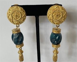 vintage clip earrings - price 10 dollars 