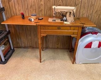 Vintage Singer Sewing Machine and Cabinet
