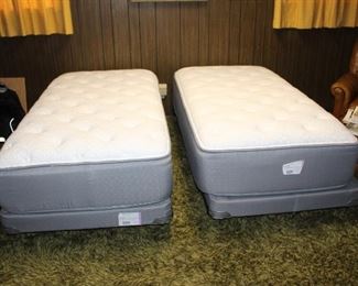 twin beds