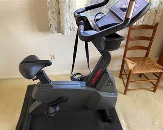 Life Fitness C9i Upright Life-Cycle Exercise Bike
