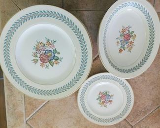 Wedgwood Woodstock - 12 dinner plates, 1 salad plate, 2 oval serving bowls