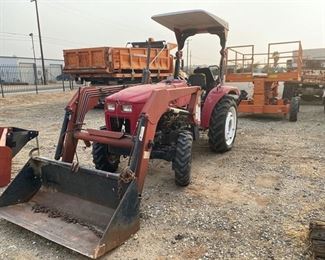21 • International Havrester McCormick Farmall Tractor International Havrester McCormick Farmall Tractor
Model No: B Serial No: FBK- 86241