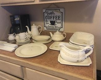 nice  serving items and  set of dishes   pampered chef serving pieces also 