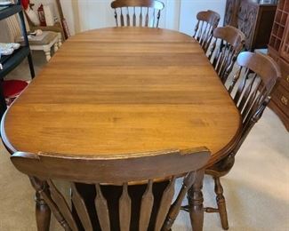 SOLID WOOD - Ethan Allen Dining Table w/ 6 chairs and 4 leaves