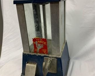 Vintage 5c snack machine. About 16" tall. Needs a good cleaning.