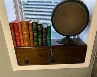 Radiola radio and speaker. Untested.