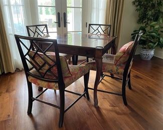 Walter E. Smith Biltmore Collection Game Table and Set of 4 Dessin Fournir Chinese Chippendale Chairs. Photo 1 of 2