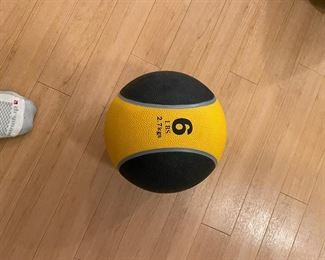 6 Pound Medicine Ball.  Photo 1 of 2. 