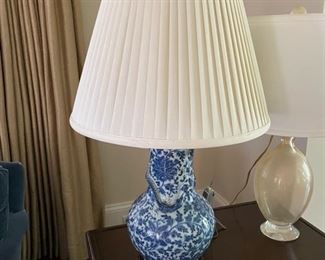 Asian House of Chicago fine antique Chinese Table Lamp. 