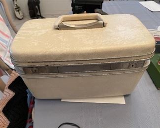 70,s style samsonite make-up case